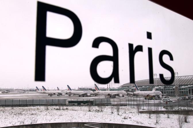 Табло аэропорта Париж — Шарль-де-Голль (Charles de Gaulle Airport)
