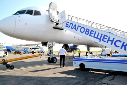 Стоянка самолетов в аэропорту Благовещенск (Игнатьево)