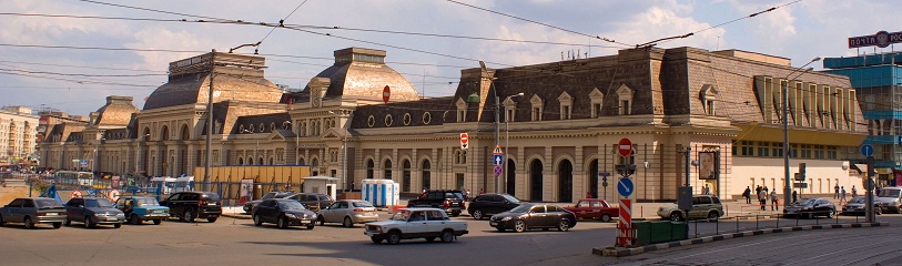 Павелецкий вокзал Москвы. Вид со стороны Валовой улицы.